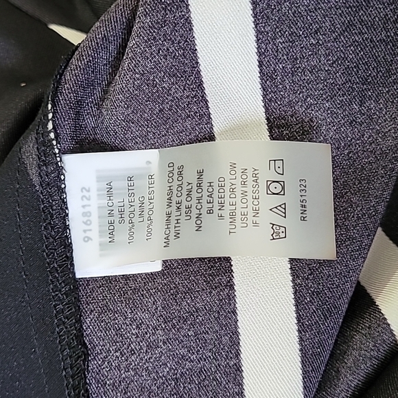 Vince Camuto Women's Longsleeve Blouse Size Medium  Black & White - Picture 9 of 9